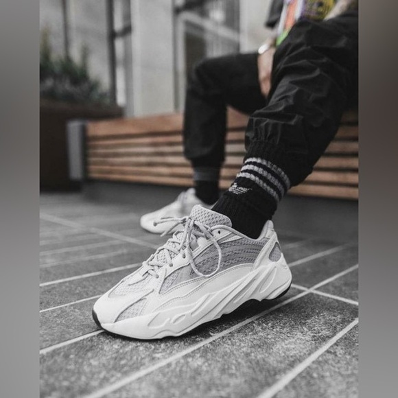 SOLD💖💎Authentic Yeezy Boost 700 V2 Static- won the draw. Women8/ Men7- Brand new - Picture 4 of 9